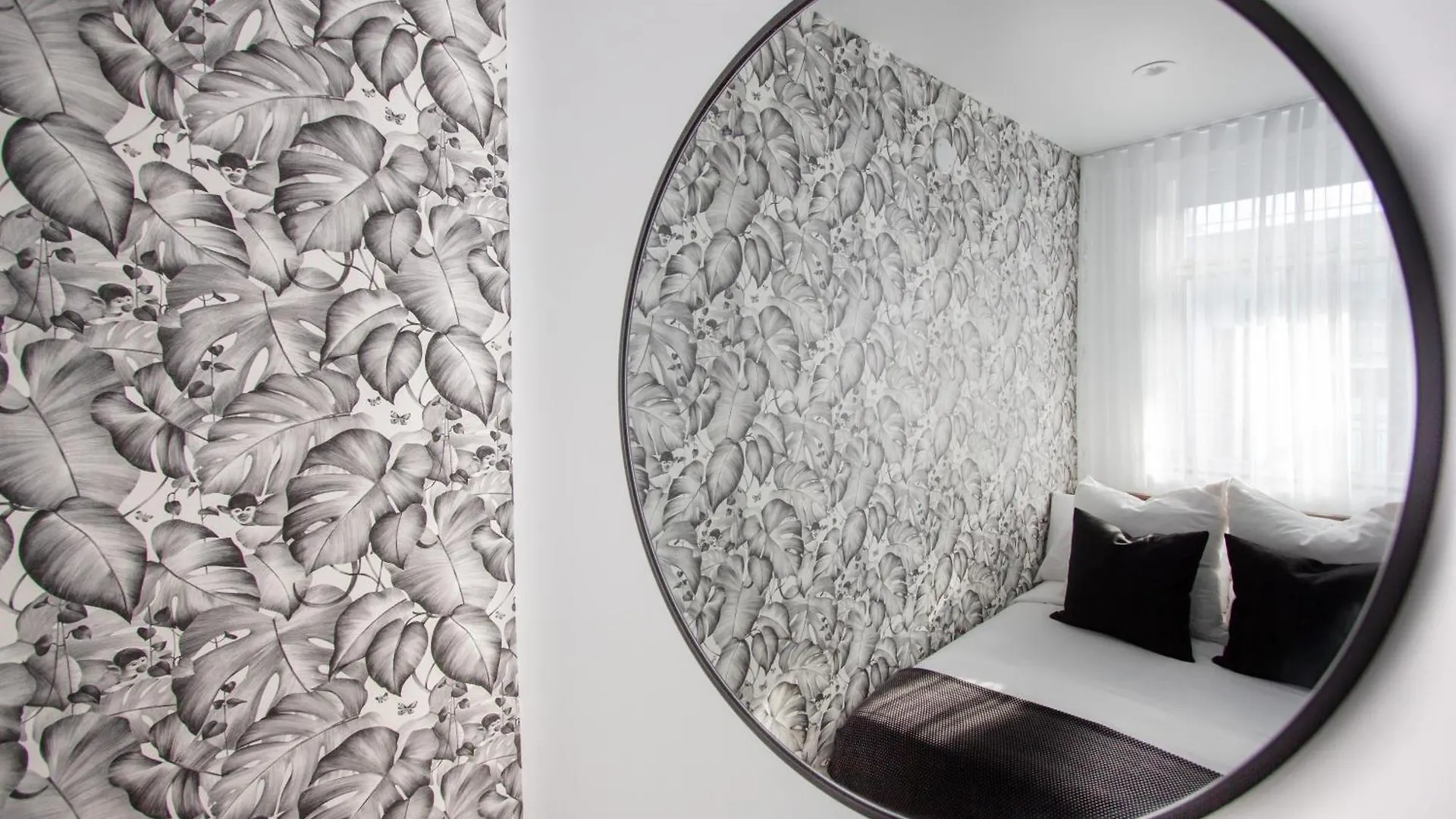 Studio #9 - Self Check-In - Plateau - St-Denis Montreal