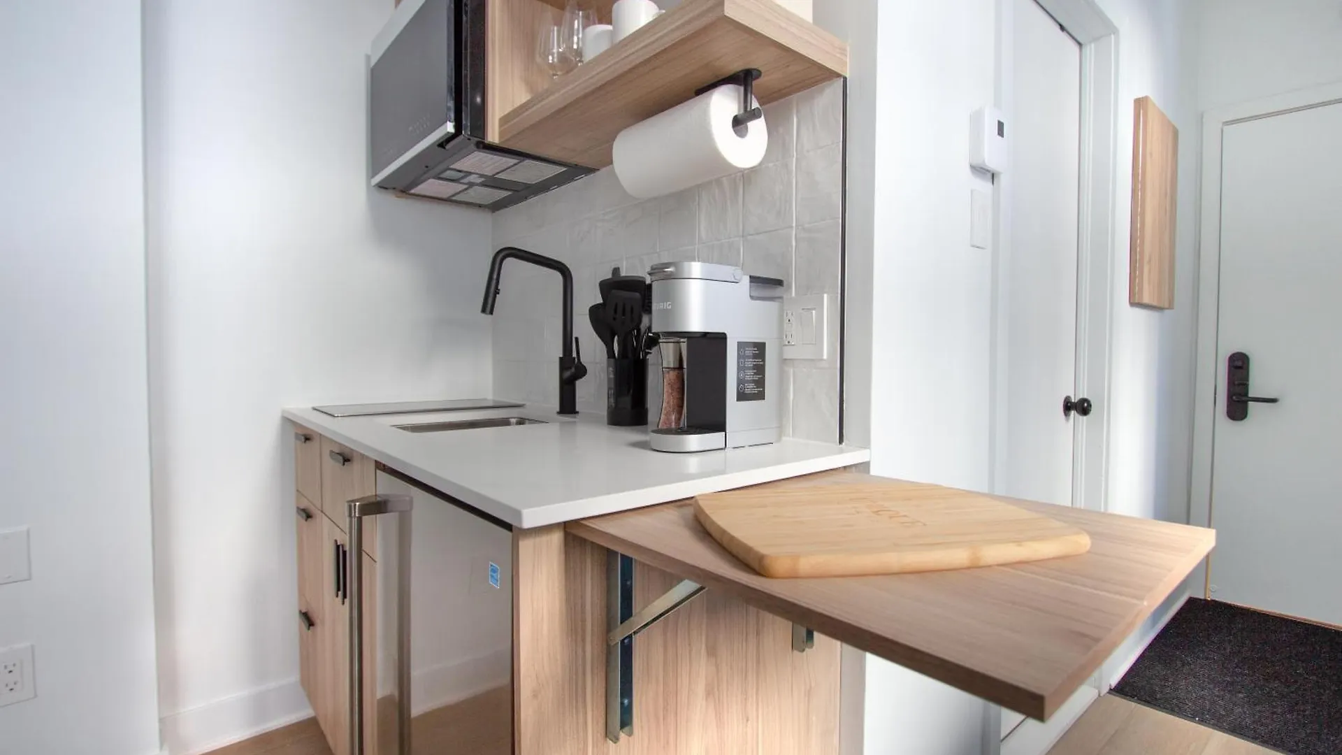 Studio #9 - Self Check-In - Plateau - St-Denis Montreal Apartment