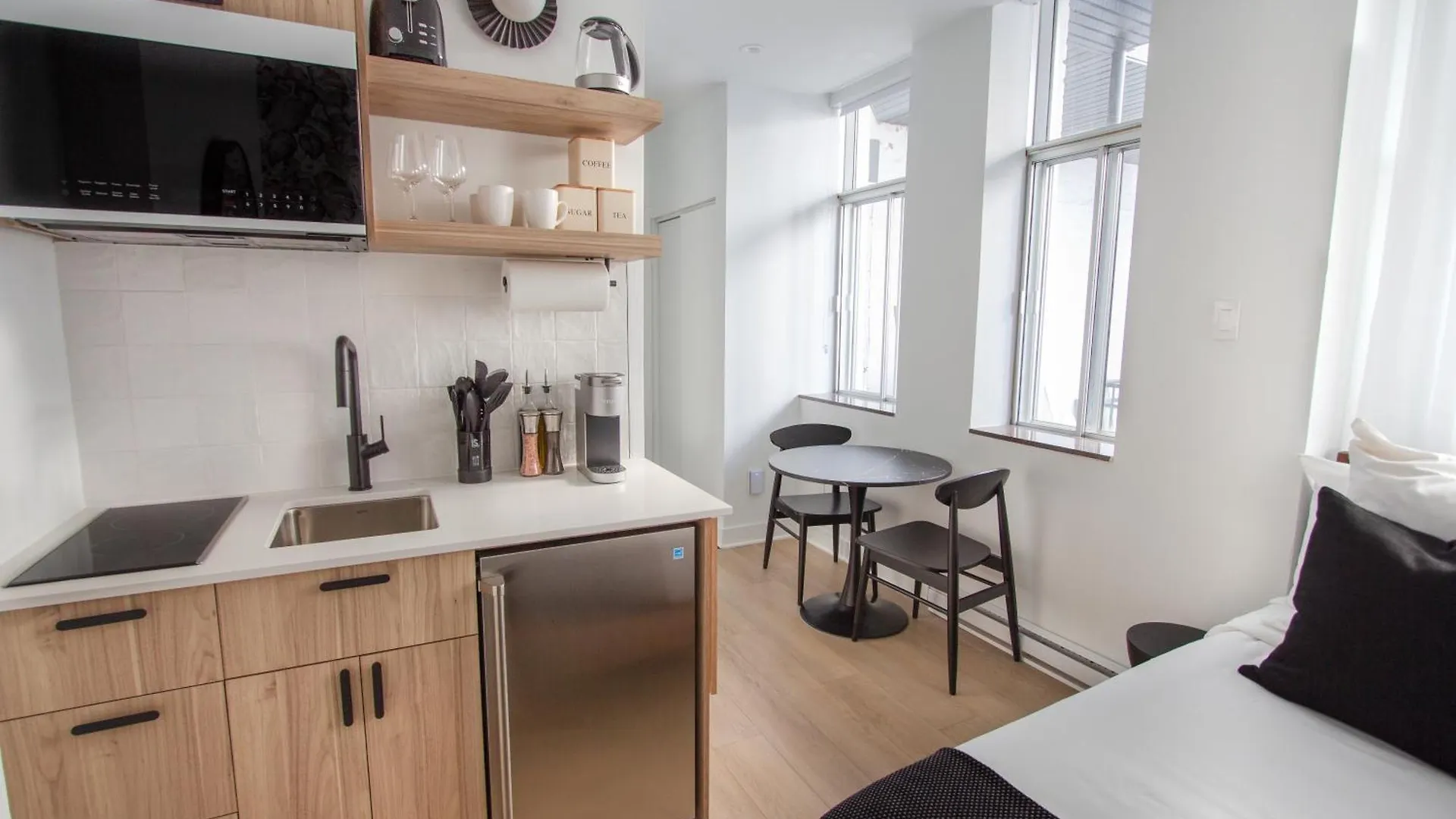 Studio #9 - Self Check-In - Plateau - St-Denis Montreal Apartment