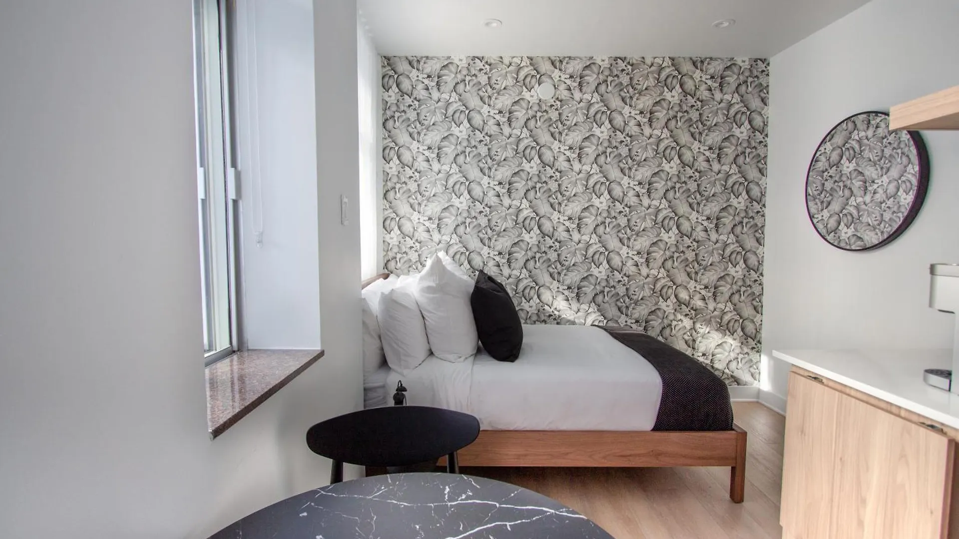 Apartment Studio #9 - Self Check-In - Plateau - St-Denis Montreal Canada